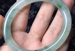 网友爆料手镯是假的吗视频,手镯真假疑云，视频揭秘真相